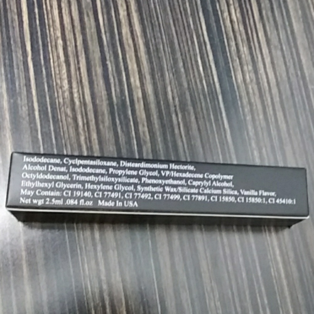 RAZ Cosmetics - Picture 2 of 3